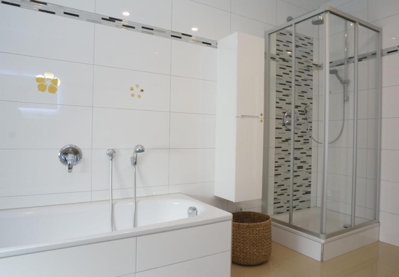 Mein Apartment Flowers Mit Kamin, Bis 10 Personen Frankenthal  Kültér fotó